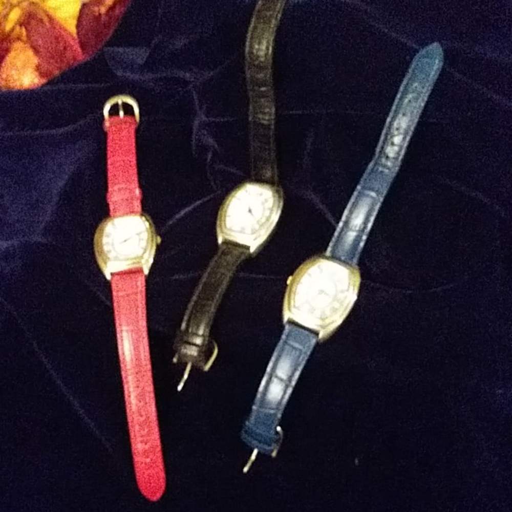 Gossip set of 3 watches.( needs batteries)